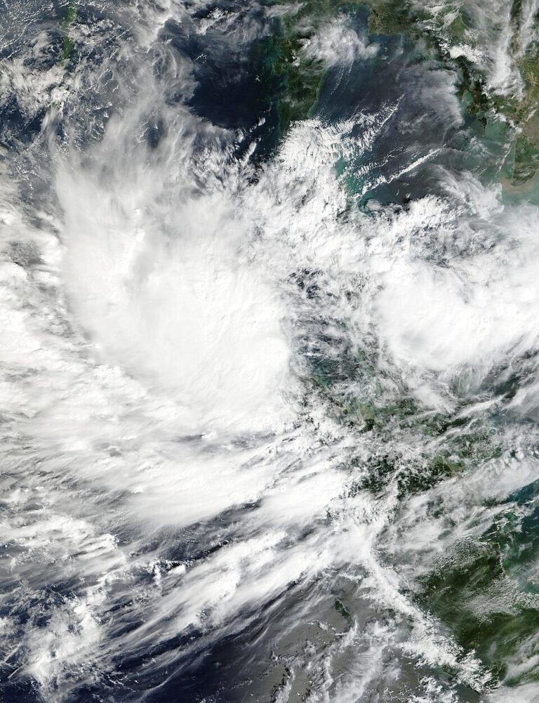 Setelah Siklon Tropis Senyar Hilang Depresi Tropis 34W Tiba