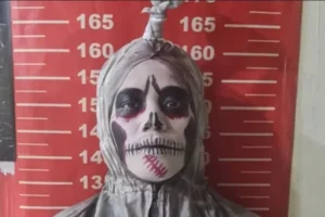 Tiga Pengamen Berkostum Pocong di Koja: Warga Ketakutan, Polisi Turun Tangan