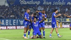 Persib Kudeta Puncak Klasemen! PSM Tumbang di GBLA