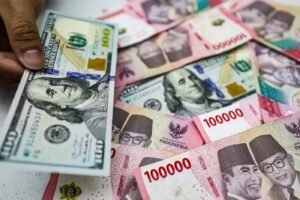 Rupiah Mendekati Rp 17.000, Pasar Menanti Arah Kebijakan BI