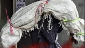 5 Fakta Pria Panggul Karung di Tambora