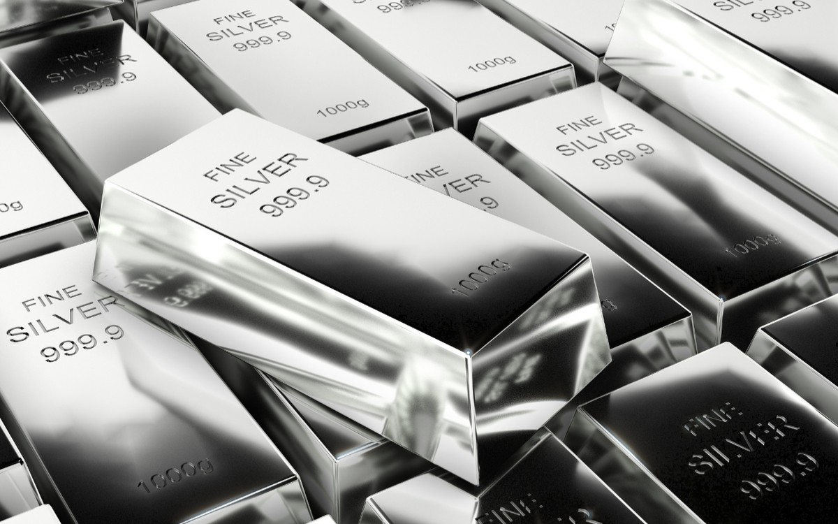 Harga Perak Antam Anjlok